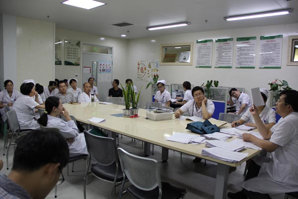 內科黨支部召開黨員大會.JPG