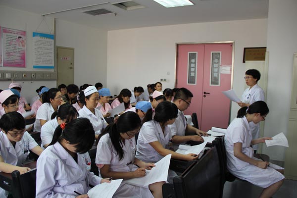 婦產科黨支部召開黨員大會.JPG