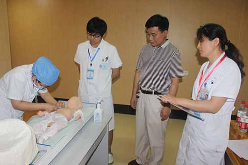 2濟寧醫學院第一臨床學院黨委書記馬奎元（右二）來院巡考.JPG